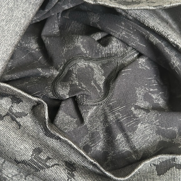 Gymshark Womens XLarge Black Crop Top and Camo Seamless Leggings Activewear - Picture 15 of 15